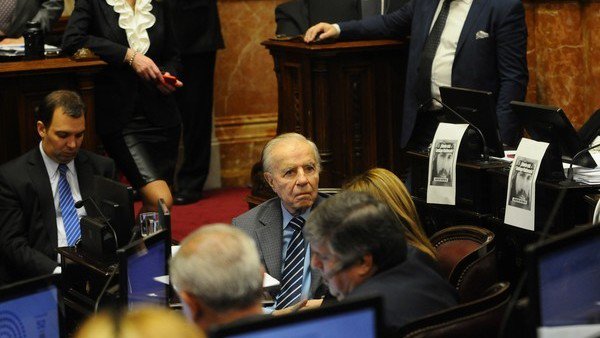Menem entre los ausentes de la sesión del Senado por la ley de Reforma Judicial