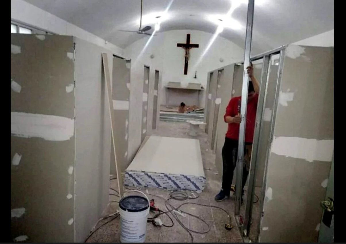 Reformaron la capilla de un hospital de La Rioja para recibir enfermos de covid-19