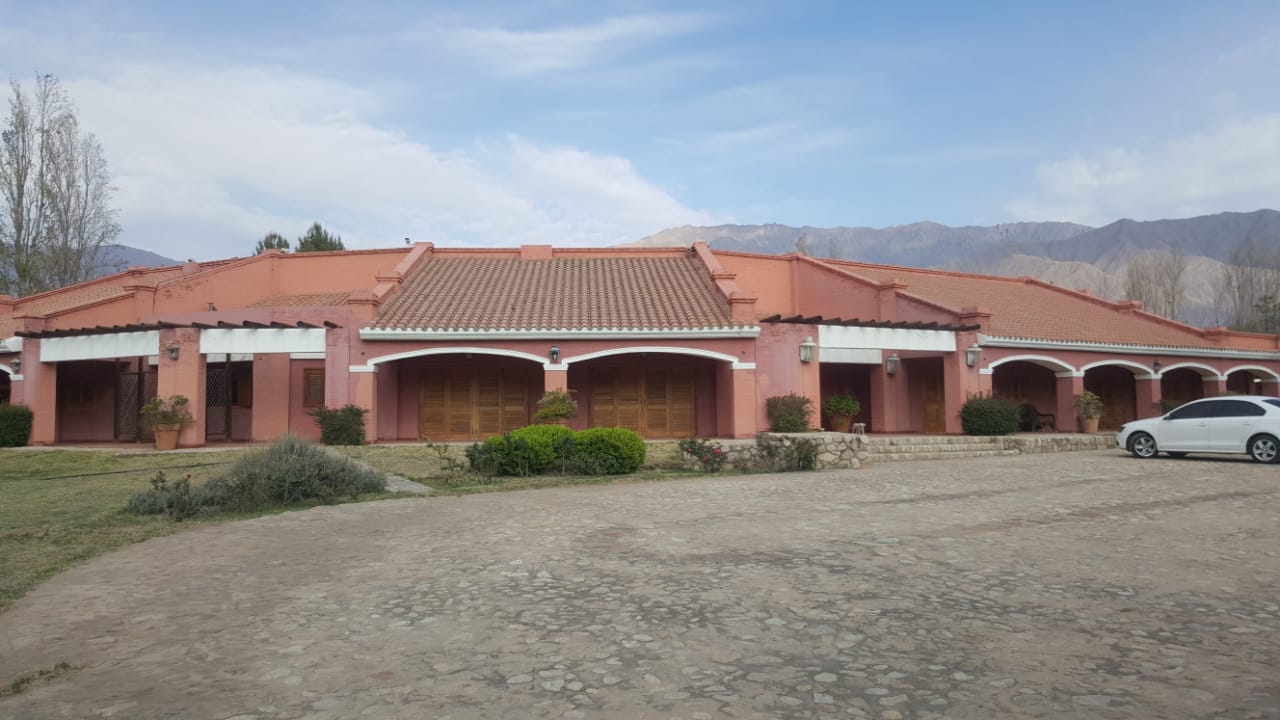 El viaje «menemista» de Alberto: aterriza en Anillaco, visita la «Rosadita» y coquetea con ofrecimiento a Zulemita