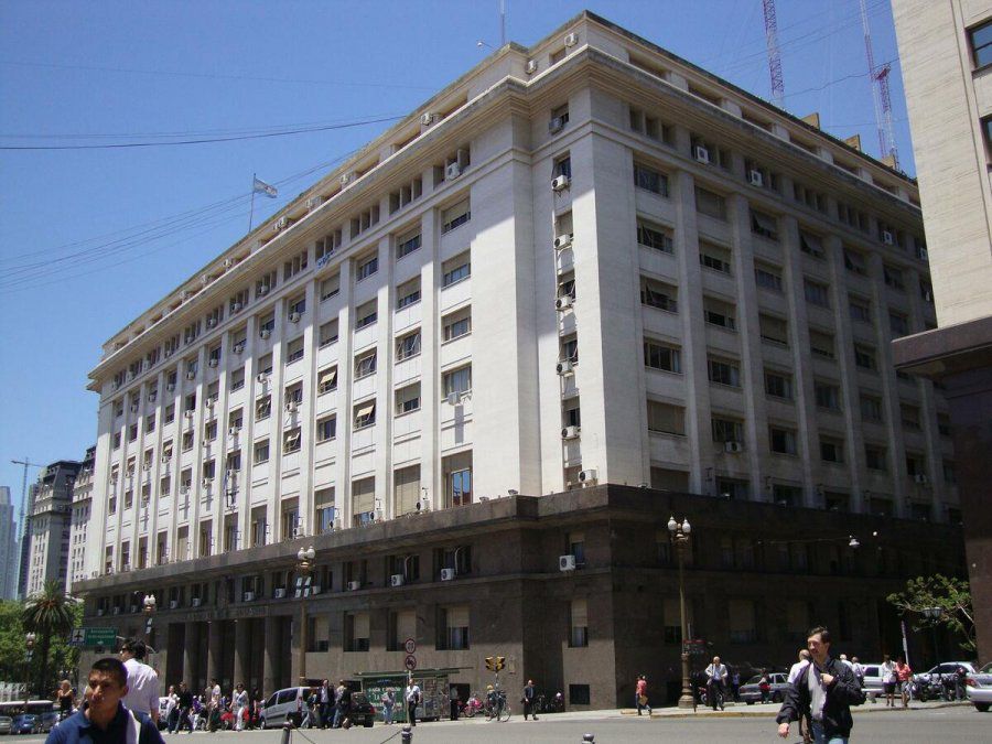 El Gobierno toma 15.200 millones de pesos de organismos públicos para financiarse