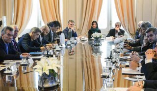 El gobierno analiza achicar la cantidad de ministerios