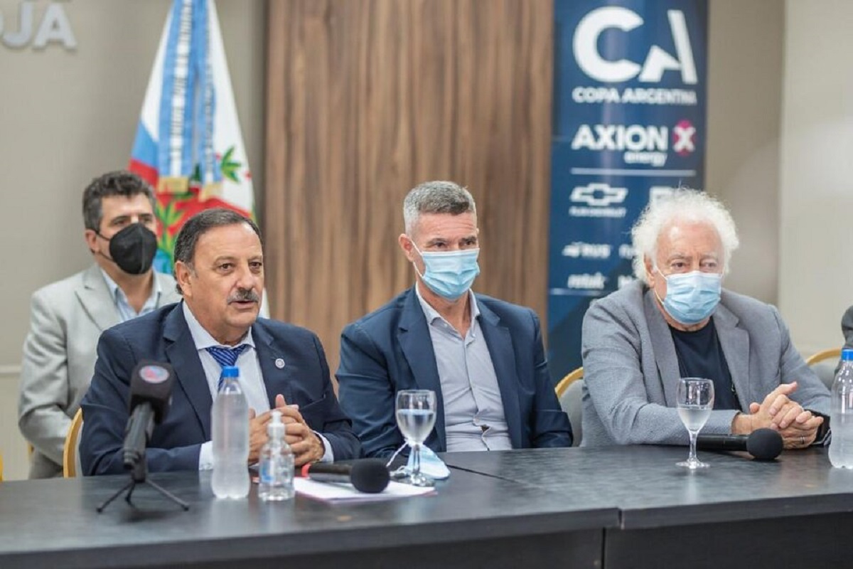Distintos partidos de Copa Argentina se jugarán en La Rioja, según el gobernador