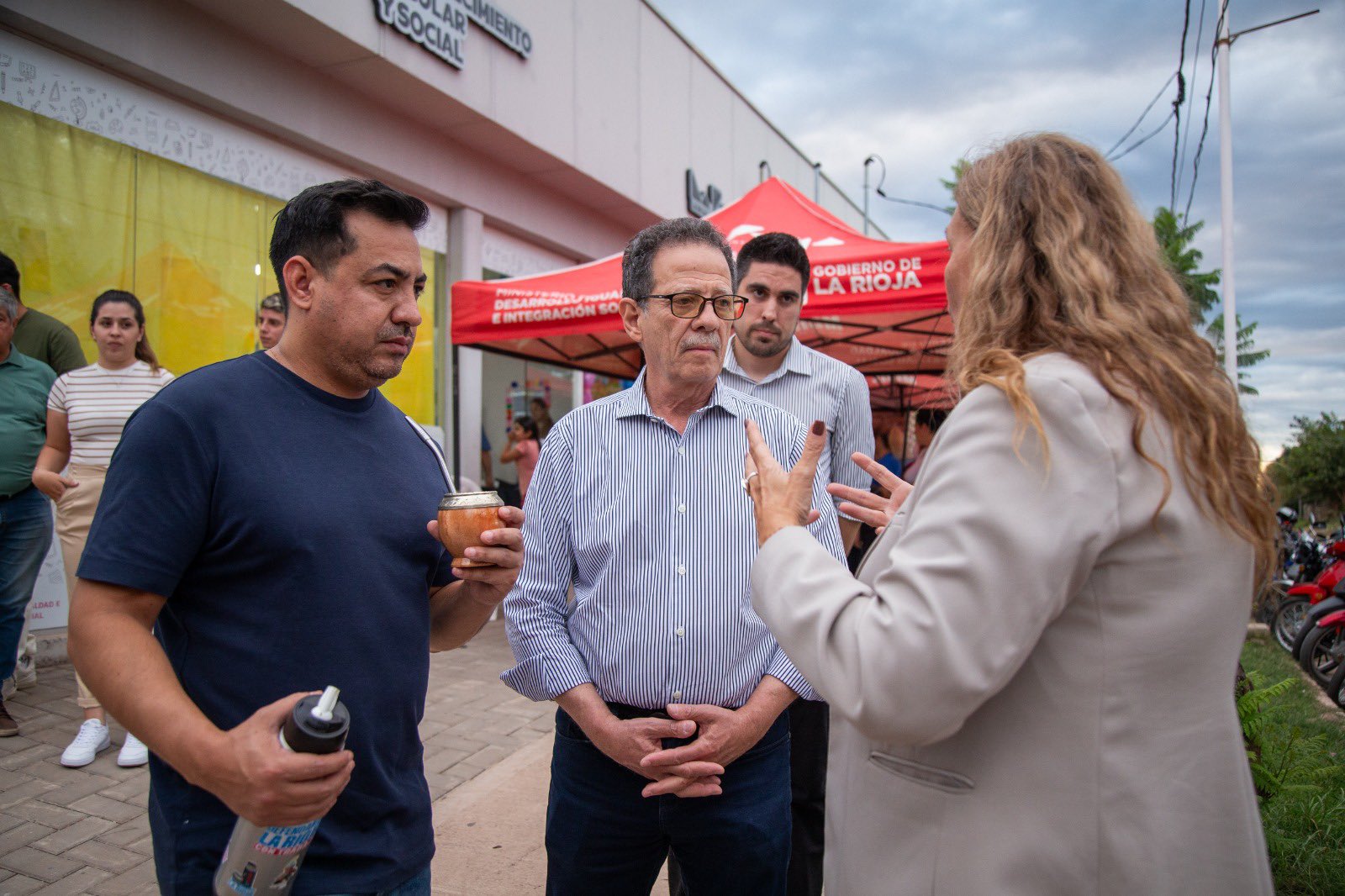 La Rioja llevó un operativo integral de salud y servicios sociales al Barrio Francisco II con apoyo del sector privado