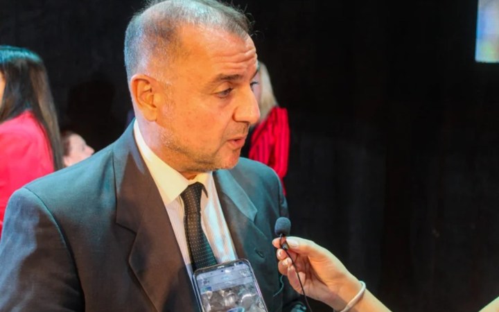 Galván presentó un amparo federal contra el cobro adicional en las boletas de servicios: denuncia que la deuda en Edelar supera los 50 mil millones y representa el 15% del total facturado