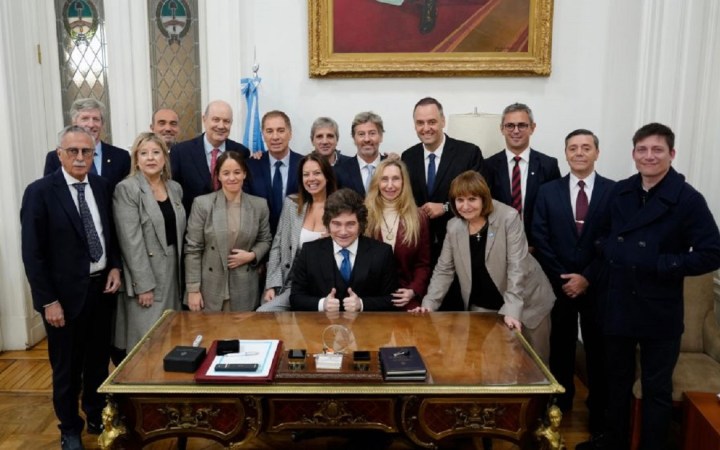 Punto por punto, lo que el informe de Adorni dice sobre La Rioja: del default de los ATN a la línea eléctrica que financia la minera Vicuña