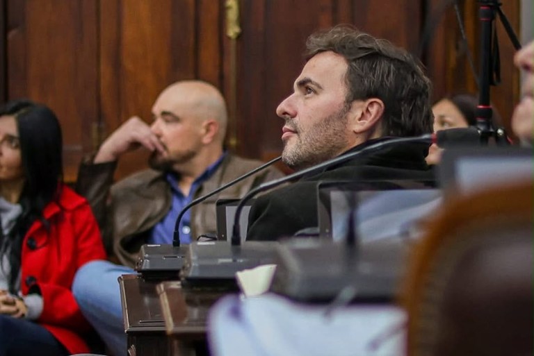 Debate 2027: ¿Puede el «caso Santander» y la reforma constitucional abrir una puerta a la reelección de Quintela?