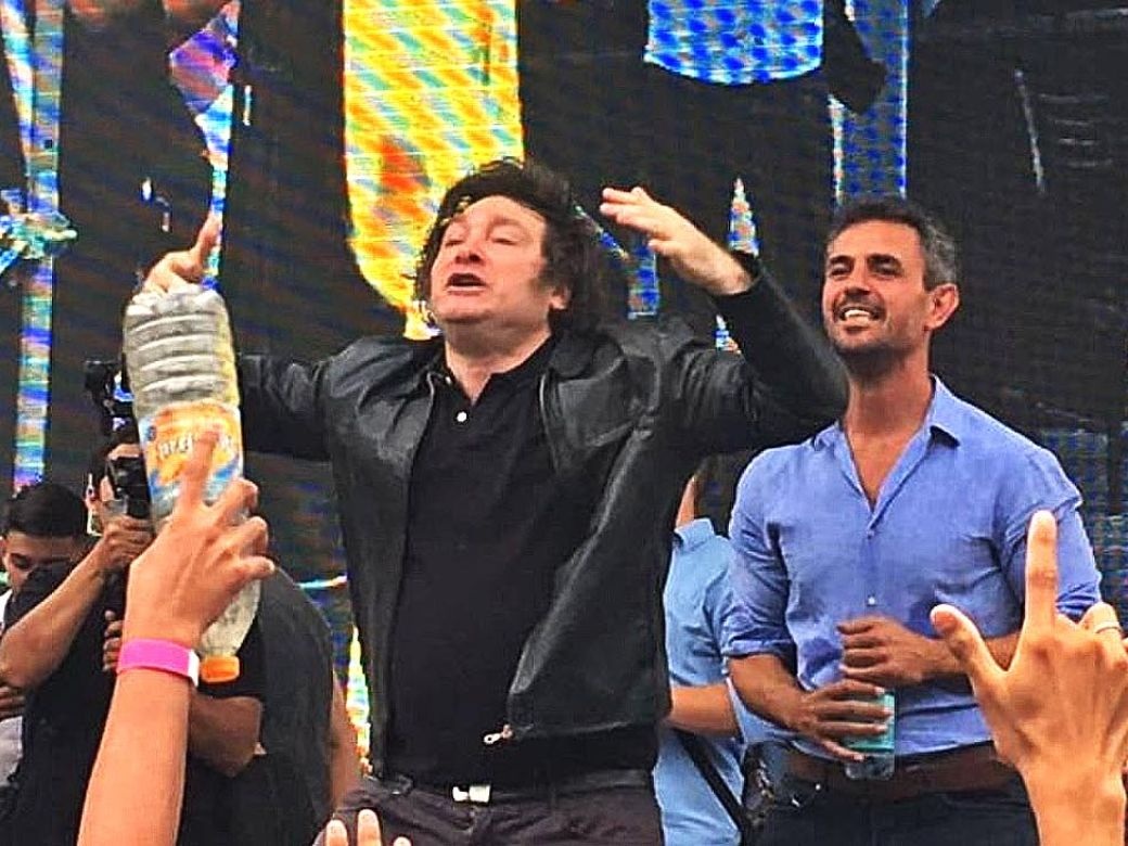 Tres encuestas muestran a Milei primero, pero con fuerte demanda de cambio