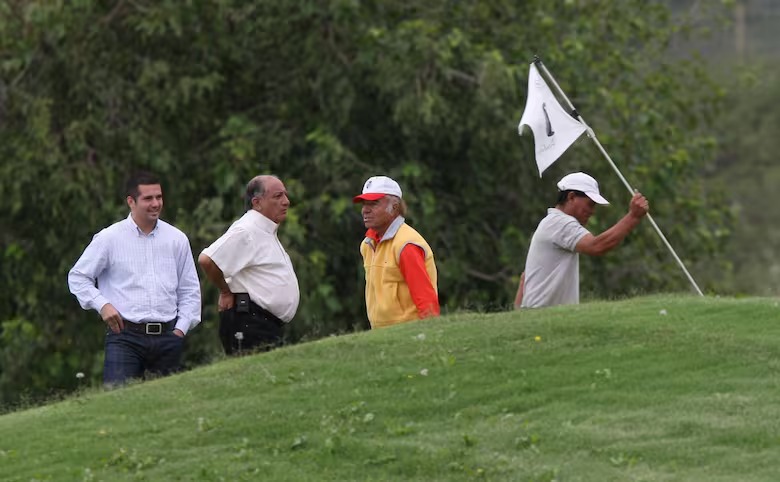 Carlos Menem durante una jornada en una cancha de golf