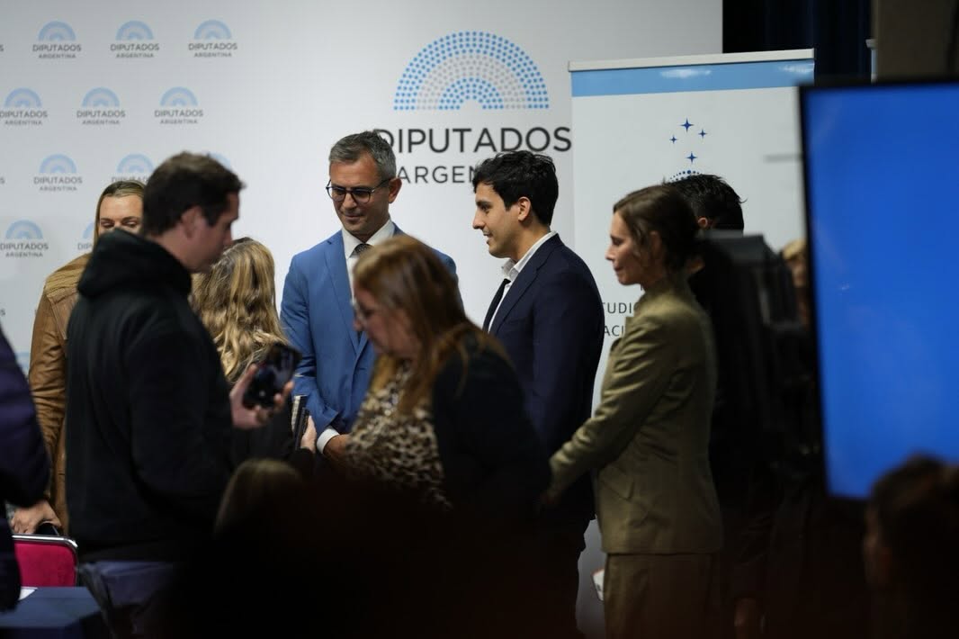 Menem rechaza que el Estado intervenga por la mora, mientras La Rioja amplía la asistencia a deudores