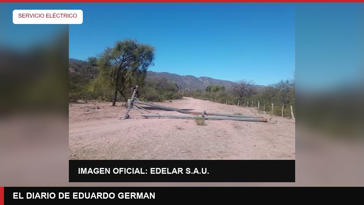 Poste de la red eléctrica derribado por el viento Zonda en una zona rural de La Rioja