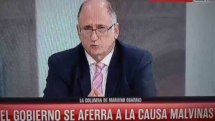 Mariano Obarrio durante su columna televisiva sobre Malvinas.