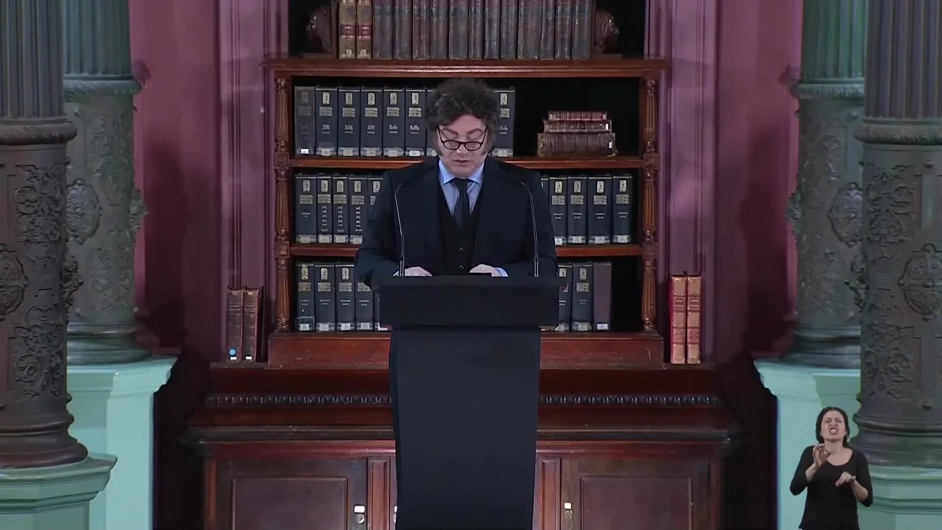 Javier Milei durante su discurso por el Día del Maestro en el Palacio Sarmiento. Captura del video de la Oficina del Presidente.