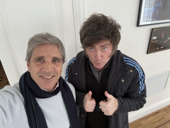 Milei y Caputo compartieron un almuerzo en Olivos y se dedicaron elogios en redes
