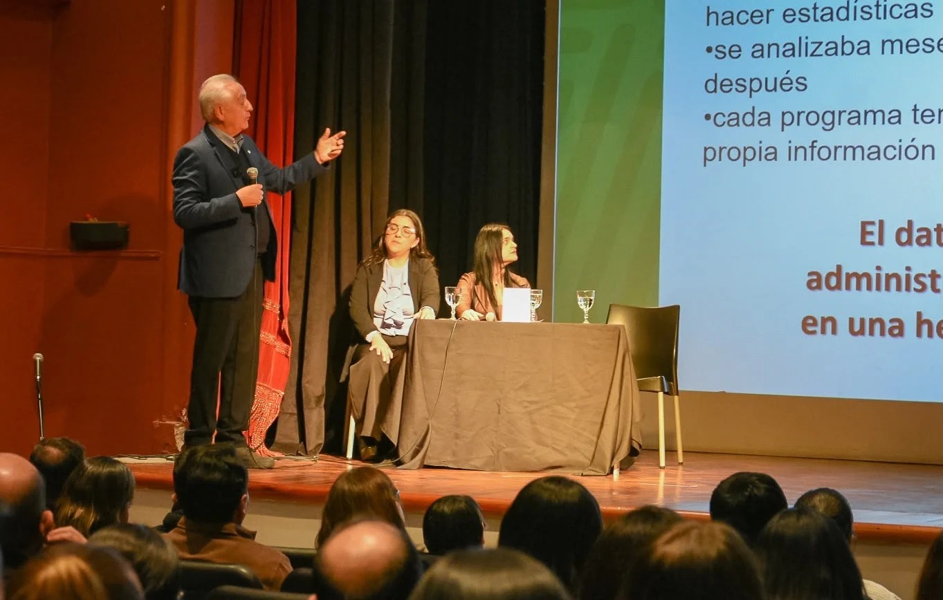 Presentación del Plan Provincial de Salud 2030 en la Feria del Libro de La Rioja.