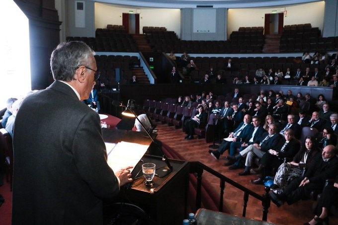 Lugones destacó la matrícula nacional gratuita y planteó cambios en la formación médica