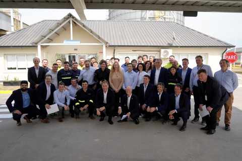 Javier Milei y comitiva junto a directivos de Louis Dreyfus Company en el predio de Bahía Blanca
