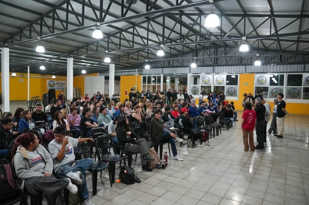 «Este 17 no es para recordar, es para volver»: Armando Molina selló su pacto histórico con Quintela y llamó a movilizar la Capital