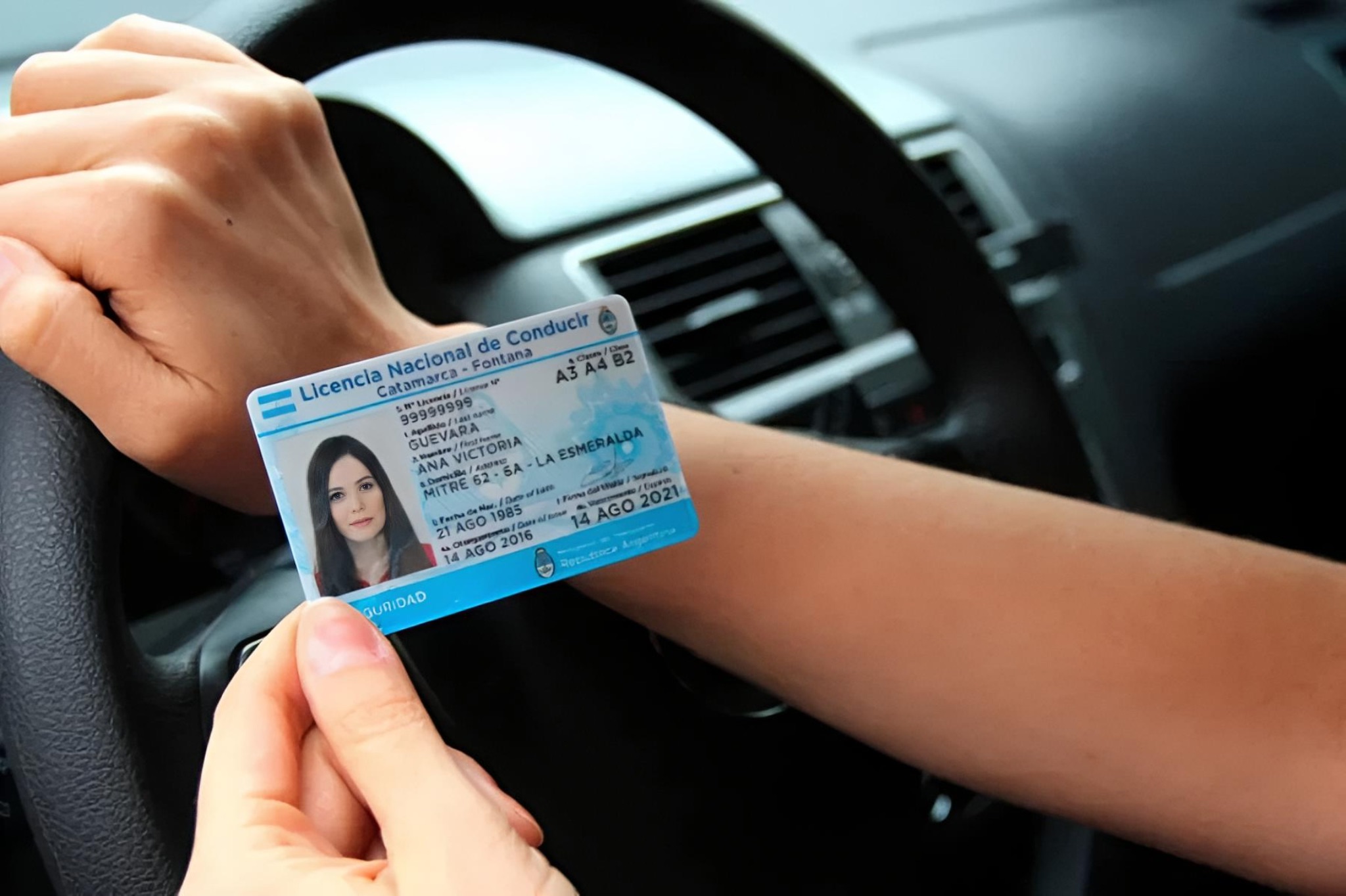 Marcha atrás y aclaración en la Capital: Tránsito confirmó que el carnet común sirve para manejar autos automáticos sin pagar de más