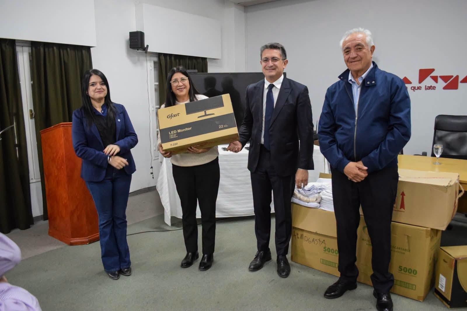 Salud refuerza el interior: designación inmediata para médicos en Chepes y Villa Castelli y licitación de ambulancias