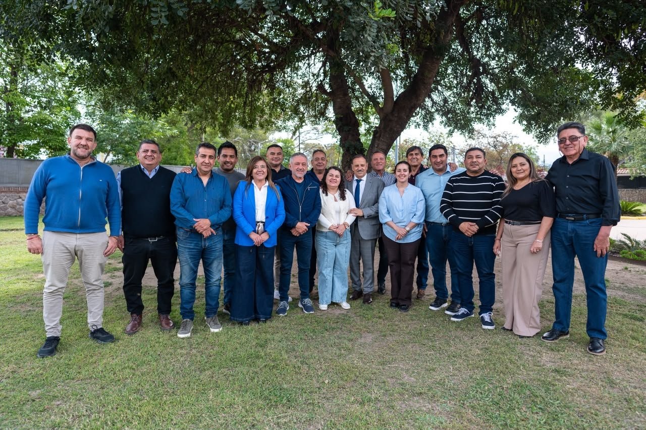 Con la mira en 2027, Quintela alineó a los intendentes en un cónclave clave de gestión y disciplina política